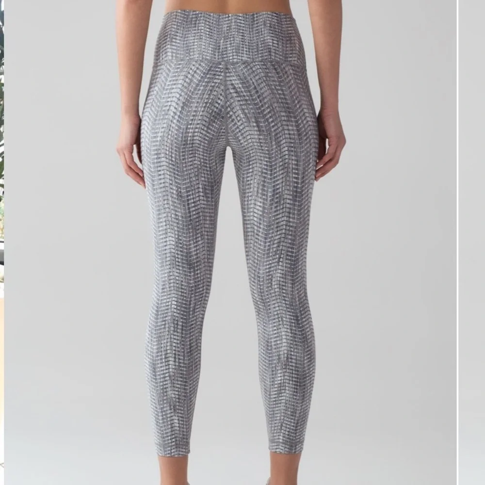 Lululemon Wunder Under High Rise Leggings in Gray EUC 6